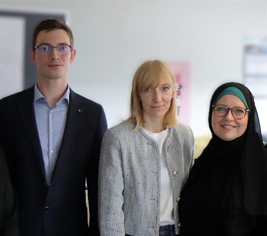 Gruppenfoto von 3 Personen (v.l.n.r.: Dr. Thomas Spiegel, Stephanie Weis, Agata Skalska)